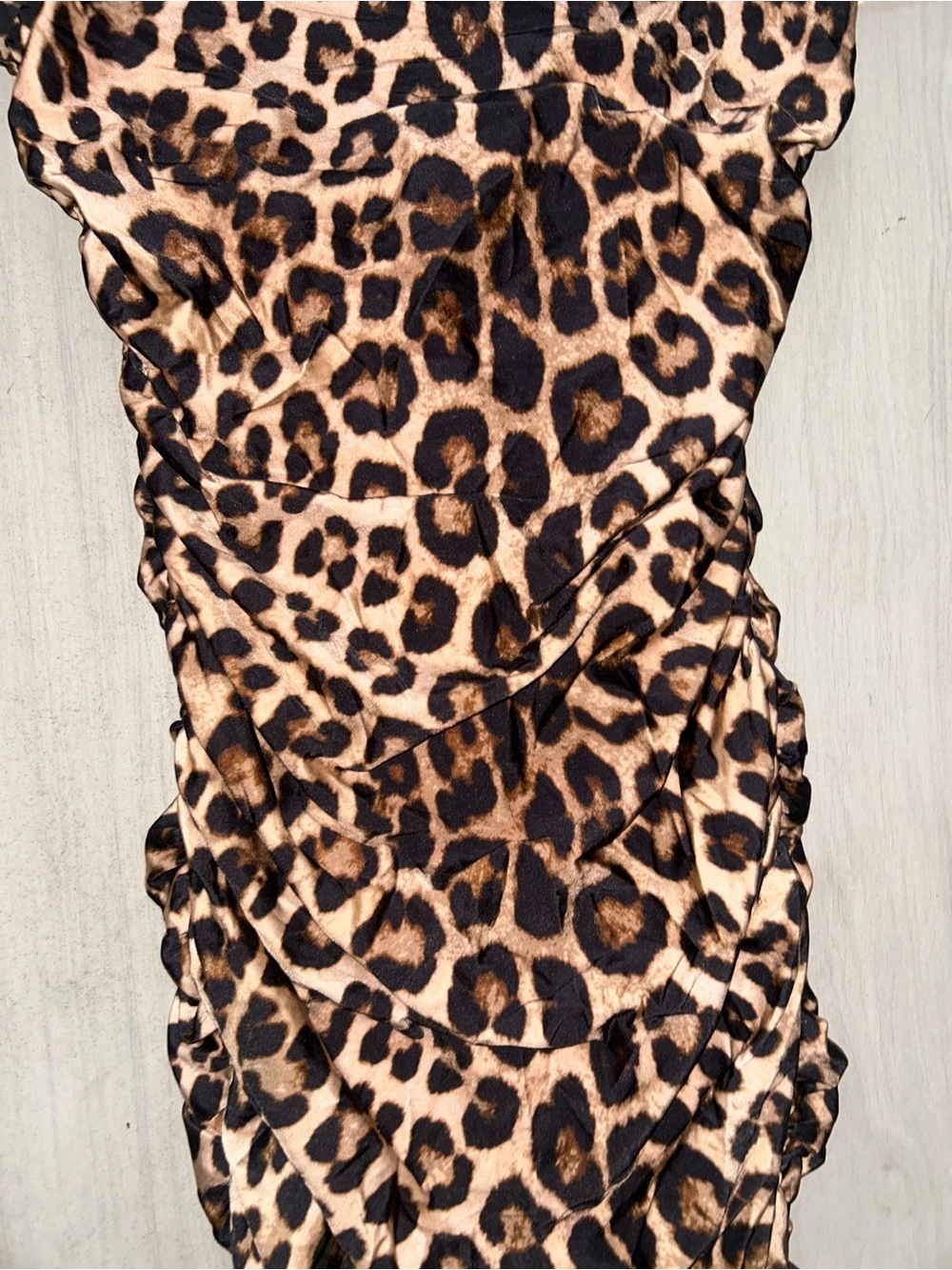 NEW Good American Leopard Print Satiny Ruched Tan Bodycon Mini Dress Size S - Picture 4 of 7